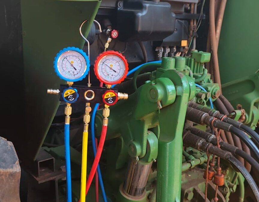 Diagnóstico de ar-condicionado em máquina agrícola com manifold