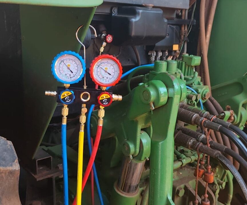 Diagnóstico de ar-condicionado em máquina agrícola com manifold