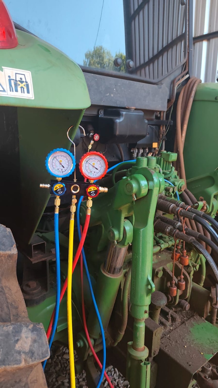 Diagnóstico de ar-condicionado em máquina agrícola com manifold
