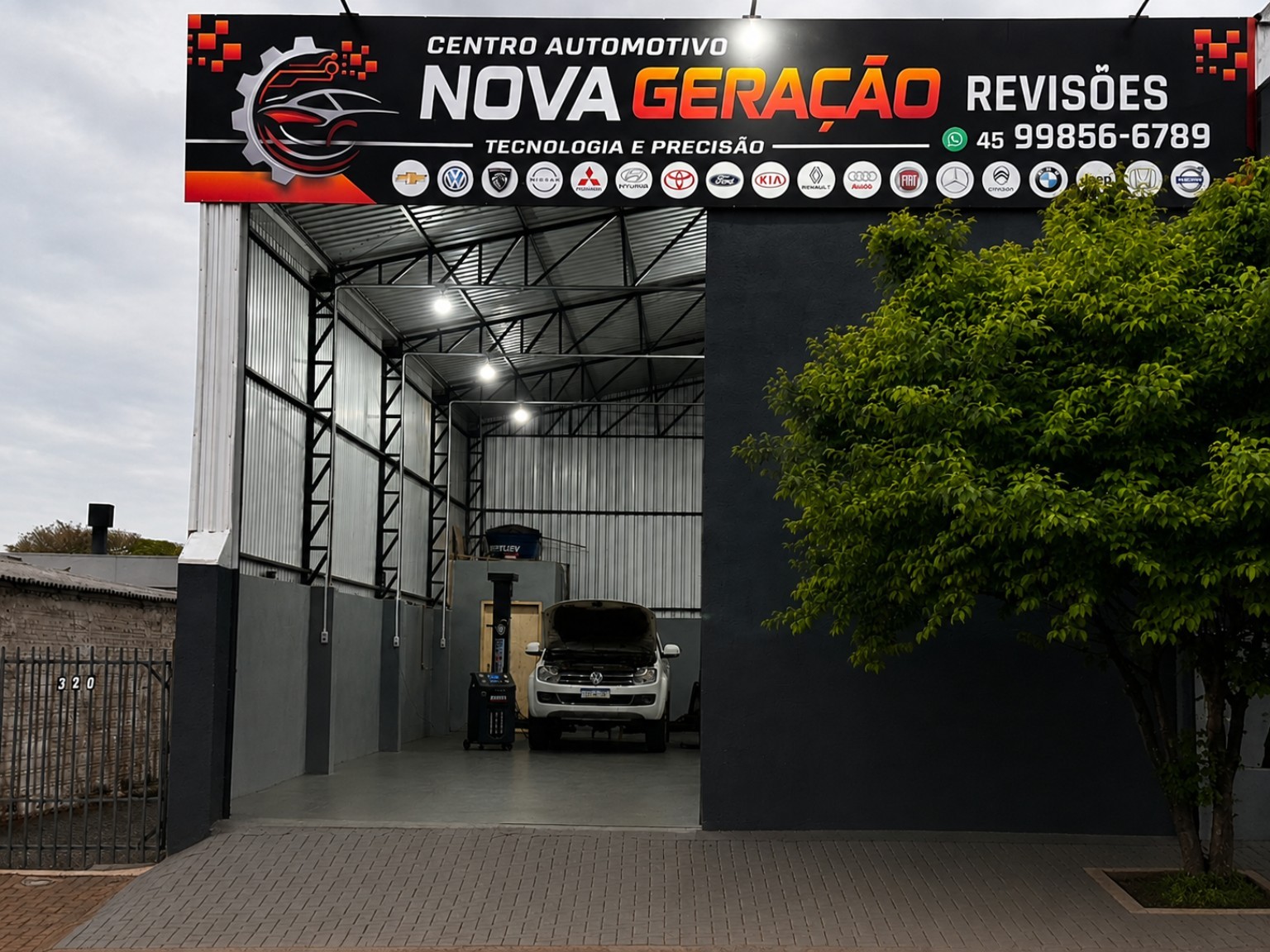 Entrada do setor de revisões do Centro Automotivo Nova Geração em Cascavel